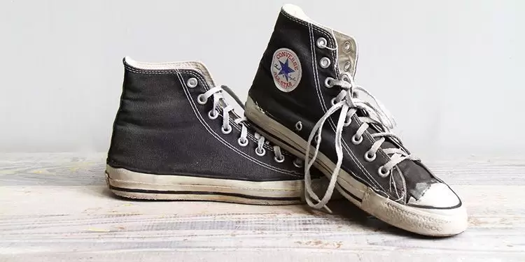 El famoso sello de Converse All Star: La estrategia de ventas que formó un clásico en calzado moderno.