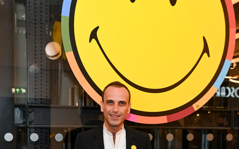 45 Dólares y un Imperio de 500 Millones: La Historia Oculta Detrás de Tu Emoji Favorito