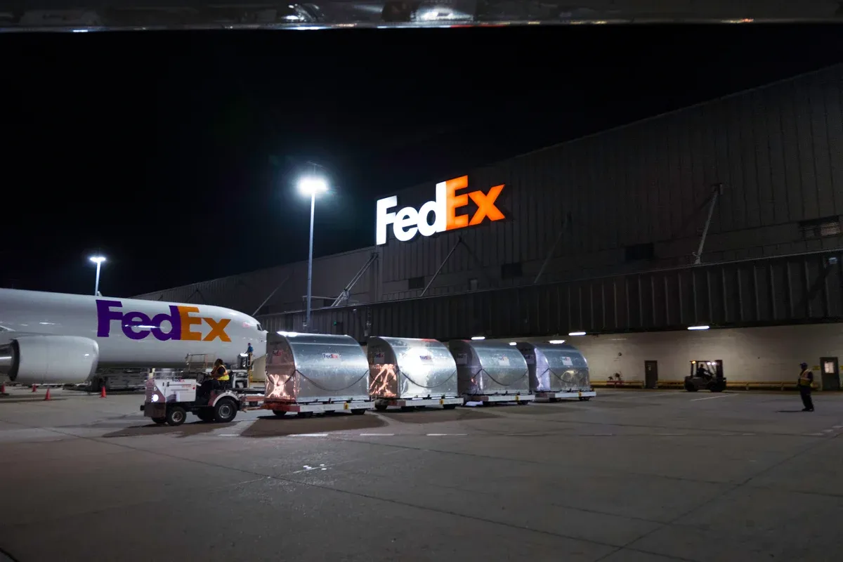 La Historia de FedEx: El Sistema que Transformó las Entregas en el Mundo
