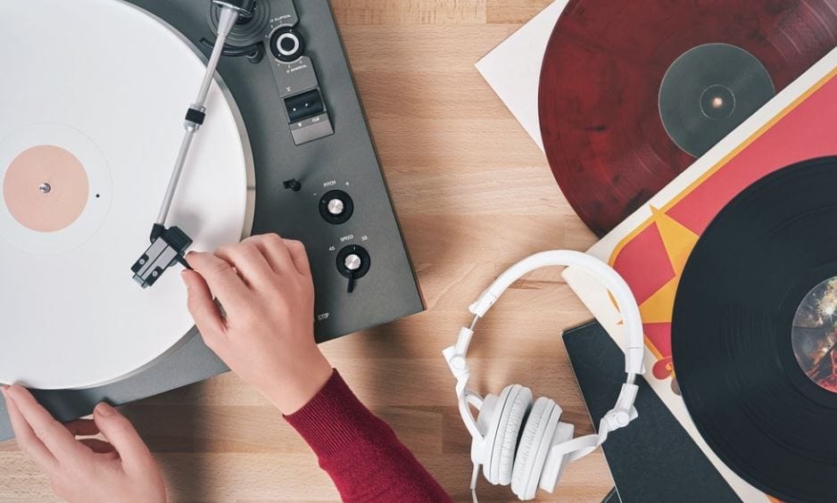 Los Mejores Tornamesas Para El Amante Del Vinilo Que No Te Dejarán En Bancarrota Post feature image