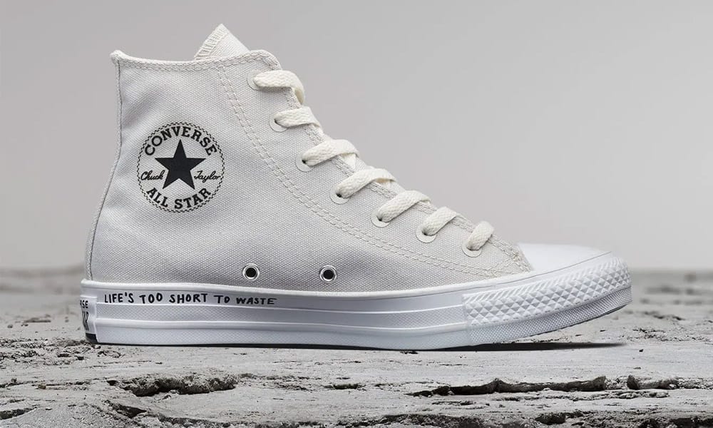 Converse Renew está fabricando Chuck Taylors a partir de materiales reciclados Post feature image