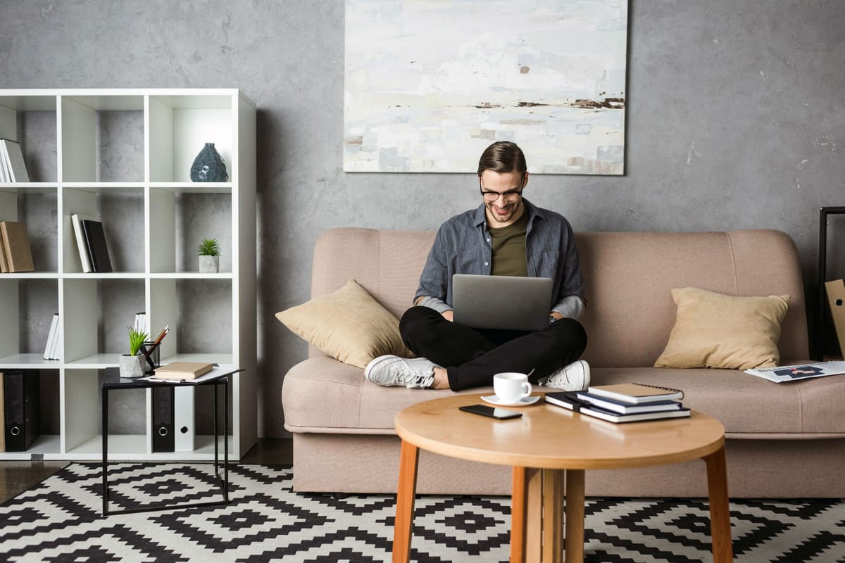 Cuatro monitores de computadora para actualizar seriamente tu oficina en casa Post feature image