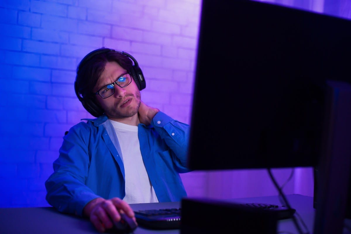 Cómo prevenir lesiones comunes al jugar videogames. Post feature image
