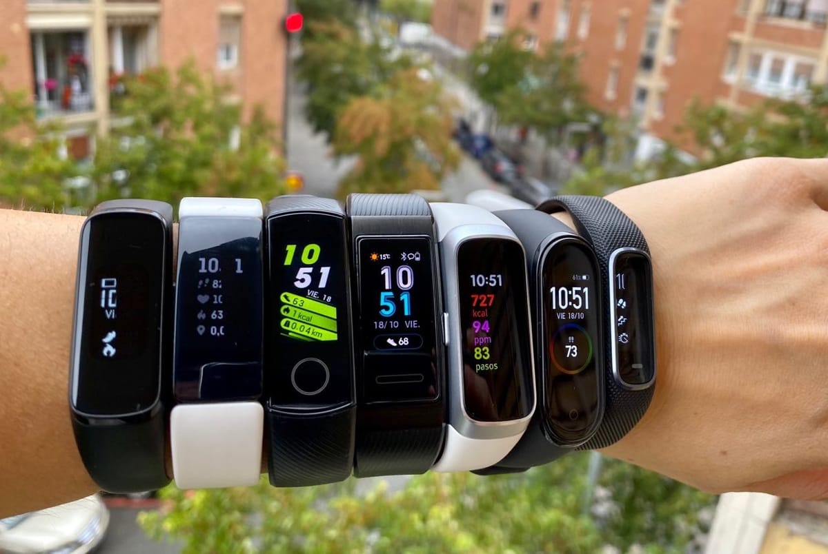 ¿CÓMO ELEGIR UNA PULSERA INTELIGENTE? De esto dependerá que monitorees correctamente tu actividad y tengas el mejor rendimiento Post feature image