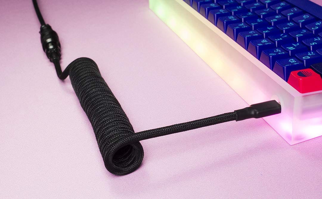 ¿Tienes un teclado mecánico y quieres personalizarlo? Comienza por conocer los 8 mejores cables USB para personalizar tu teclado mecánico Post feature image
