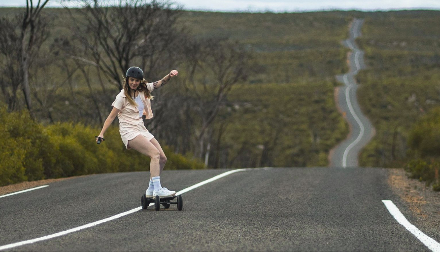 Los mejores vehículos personales para comprar en 2022: scooters eléctricos, longboards, go-karts y más. Post feature image