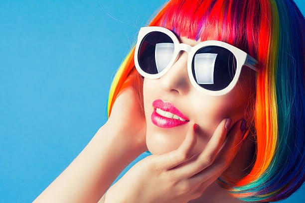 ¿Cómo elegir los lentes de sol perfectos según el color de tu cabello? Post feature image