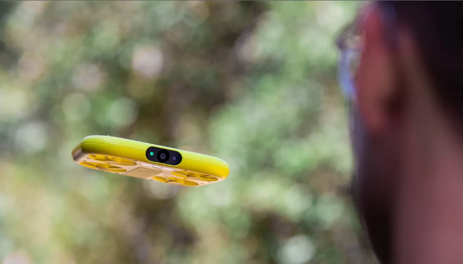 SNAPCHAT vuelve al ruedo nuevamente. ¿Ahora apostando por un hardware volador? Post feature image