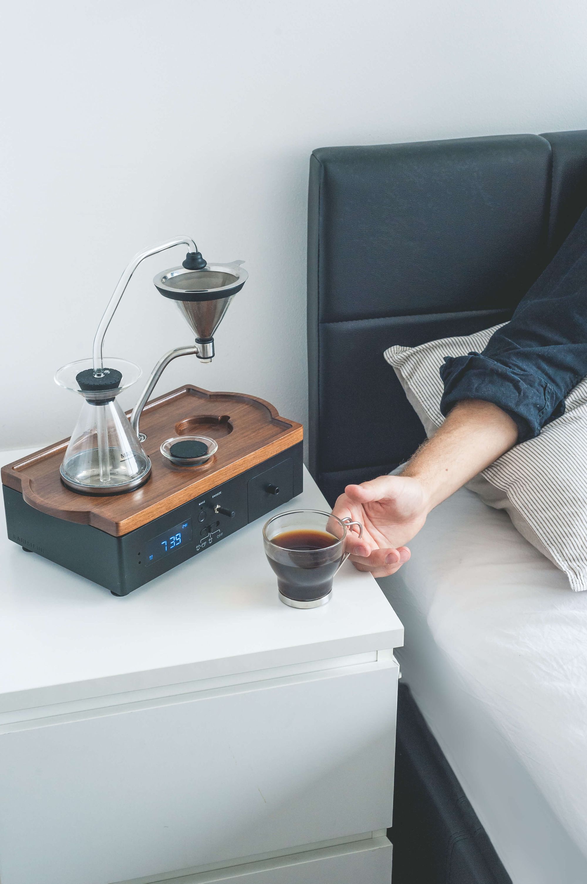 Barisieur: el reloj despertador que no sólo te despierta, sino que también te prepara el café