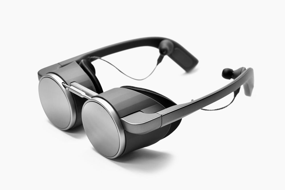 Panasonic presentó los primeros lentes de VR con HDR y parecen como algo que usaría el Dr Frankenstein
