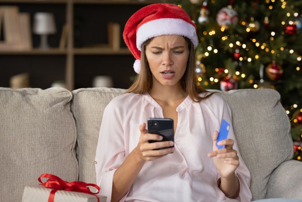 Evite estas estafas navideñas mientras compra en línea este año.