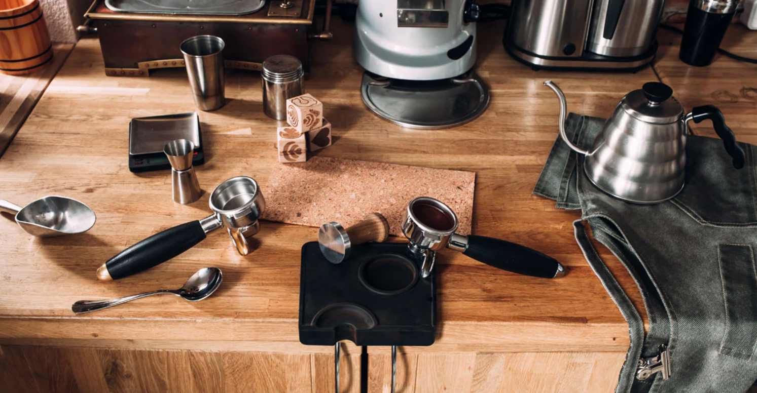 Todo lo que necesitas saber para Convertirte en un Barista en Casa: desde Granos y Tostados a Métodos y Equipos Esenciales