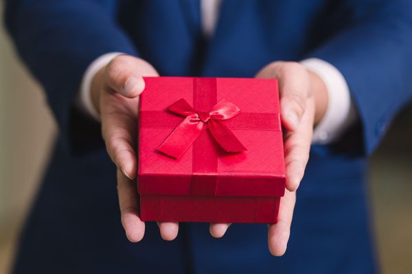 ¿Qué regalarle a un hombre? Esta lista de 7 regalos (tecnológicos)te harán quedar bien este año nuevo 2022